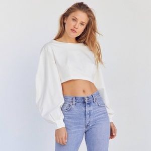 White puffy sleeve crop top